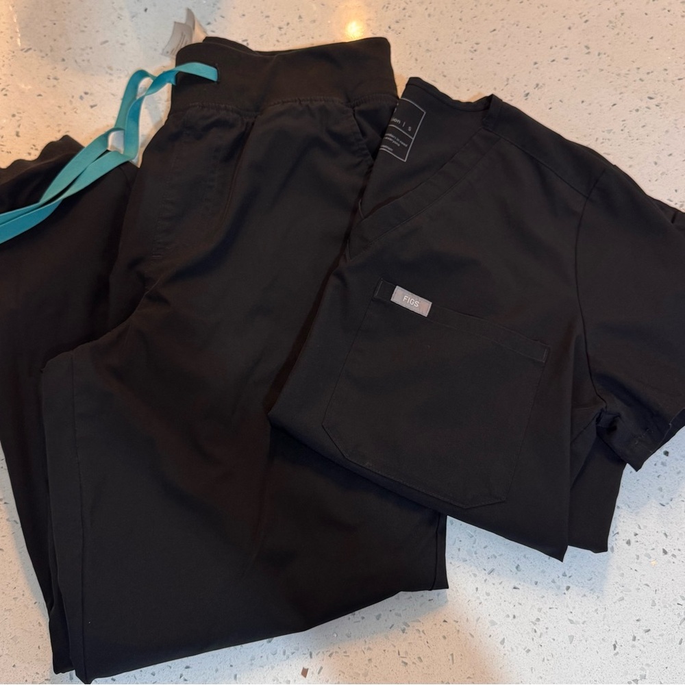 Figs Black Scrub set